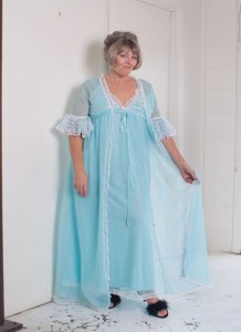 Pretty woman - clothes collector