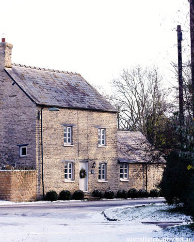 AN 18TH-CENTURY COTTAGE 1