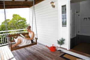 QUEENSLANDER IN THE HILLS