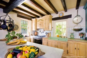 5 COUNTRY INSPIRED KITCHENS