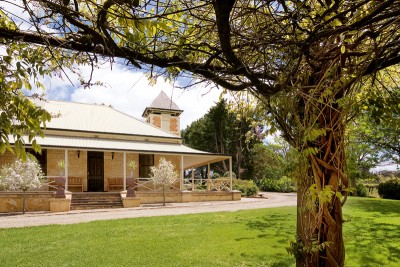 Koonowla history front yard