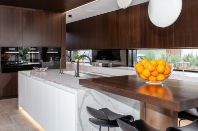 Canberra lakeside house kitchen