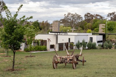 Canberra lakeside house backyard