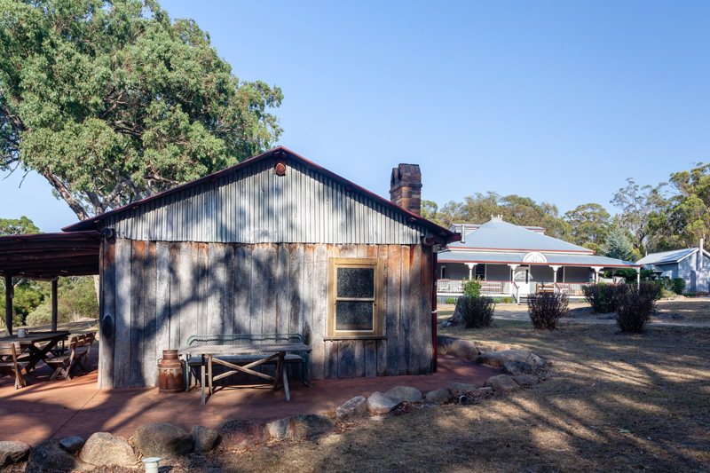 Diamondvale Cottage stay outdoor hut