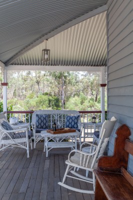 Diamondvale Cottage stay verandah