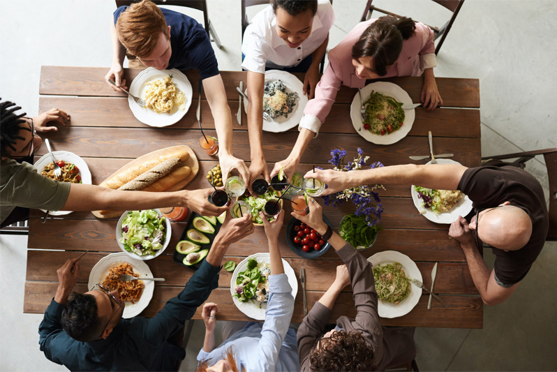 8 Tips For Hosting The Ultimate Summer Dinner Party Full